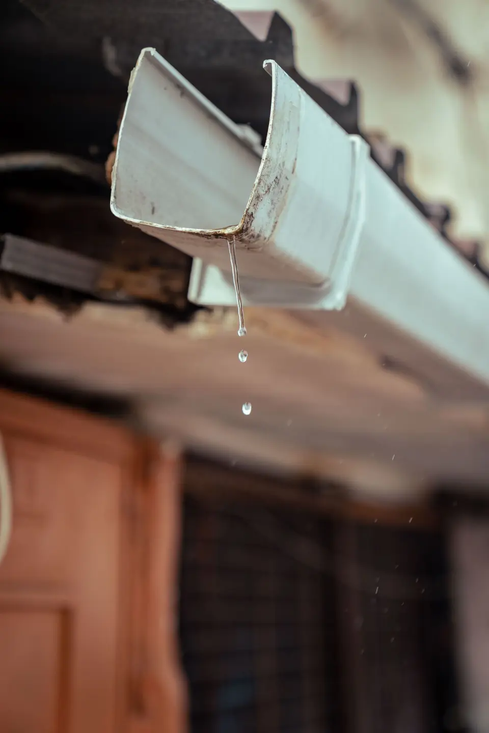 Gouttière évacuant l'eau de pluie