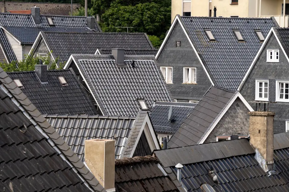 Toits en ardoise des maisons bruxelloises vus depuis les hauteurs